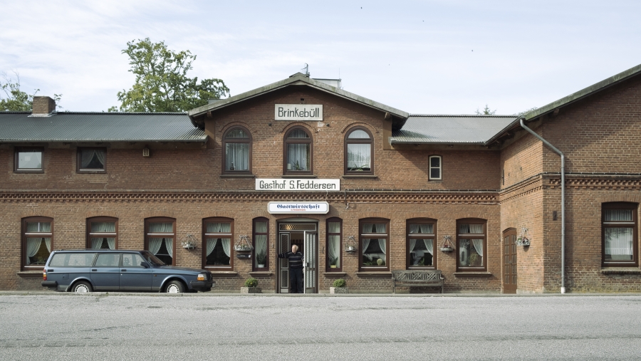 Willkommen in Brinkebüll - im nordfriesischen Nirgendwo – © Majestic/Christine Schroeder